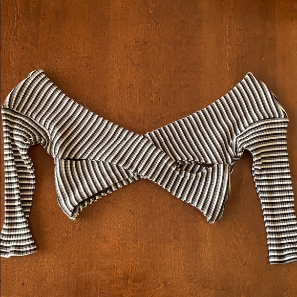 Half sleeve crop top - Picture 3 of 3